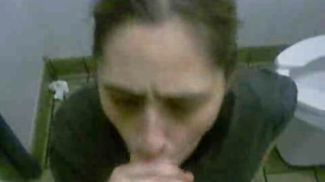 لنا پائول در حال مالیدن سینه هایش به سرتاسر فیلم سوپرایرانی ناب کلیت لغزنده اش